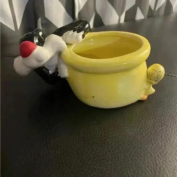 Warner Brothers Looney Tunes Sylvester & Tweety CERAMIC PLANTER - Picture 1 of 7